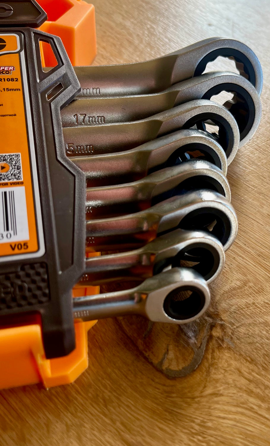INGCO 8-Piece Ratchet Spanner Set 8–19mm | 72-Tooth CR-V Steel with Storage Hanger